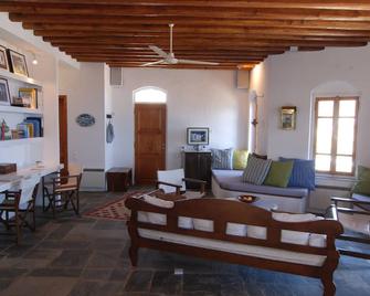 Luxurious Villa on Sifnos, Cyclades - Kastro - Living room