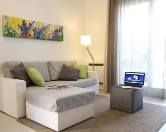 Soglow Business Class Aparthotel - Molfetta - Sala de estar