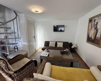 Vila Mena by Trip2Portugal - Guarda - Salon