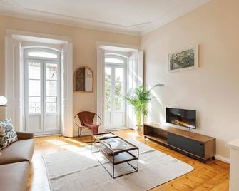 Santa Maria Rooms and Apartments - Setúbal - Wohnzimmer