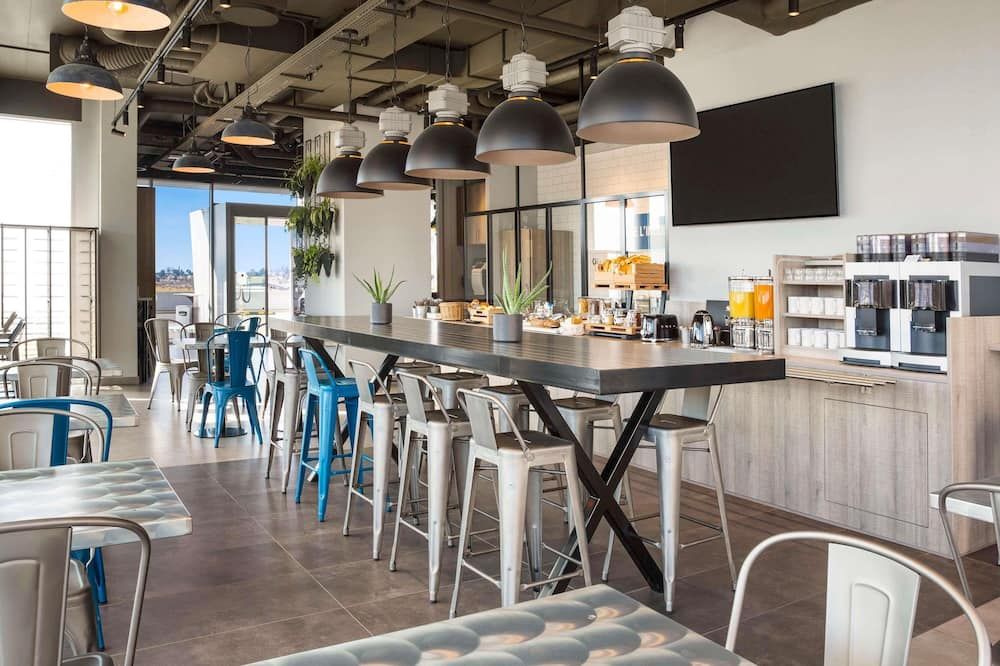 Ibis Budget Lausanne Bussigny - לוזאן - בר