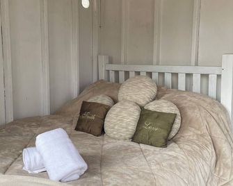 Cozy Cabin Retreat - Smithville