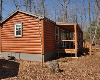 Luxury cabins in the foothills of the Blue Ridge Mountains - Westminster - Building