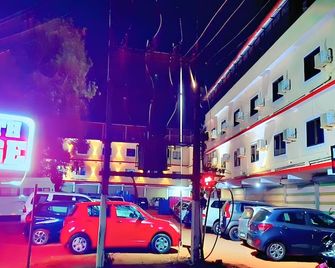 Kamath Residency - Māvalli - Building