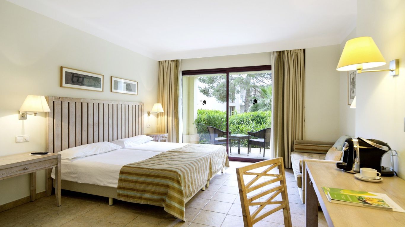 Robinson Cala Serena