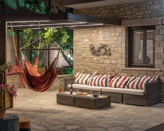 Elegant Stone House With Spa & Beach, Summer & Winter, Wheelchair-Accessible - Koutsouras - Patio