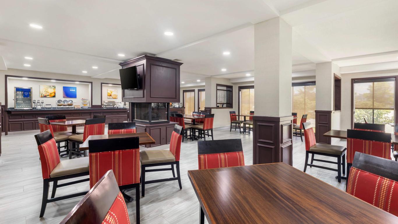 Comfort Inn Bourbonnais near I-57