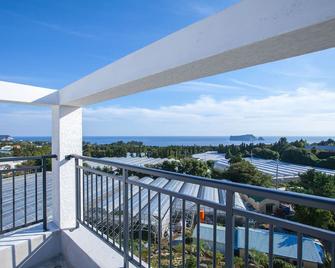 Fellisia Hotel - Seogwipo - Balcony