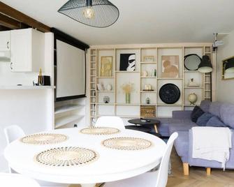 Exigehome - Beau Duplex-15 Min Paris/La Défense/Champs Elysées - Suresnes - Comedor