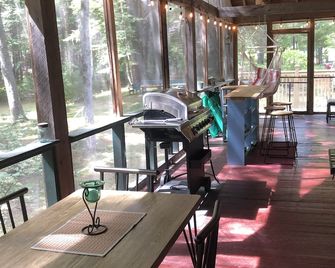 Maine Cabin on the Water - Belgrade - Restaurant