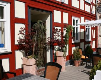 Hotel Gasthaus Ellenberger - Melsungen - Innenhof