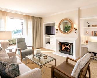 Four Seasons Luxury Villa for 8, minutes from the beach! Onsite Golf and Spa! - Carlsbad - Wohnzimmer
