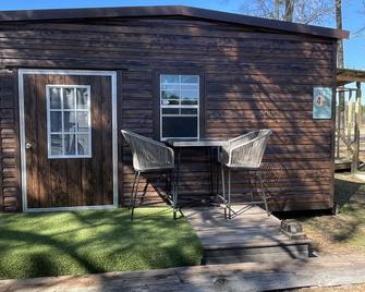 Cozy Cabin # 4 Located on The Bayou next 2 The Shed BBQ and Blues Joint - Ocean Springs - Patio