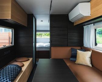 Aquaignis Awaji Island Trailer Park - Awaji - Living room