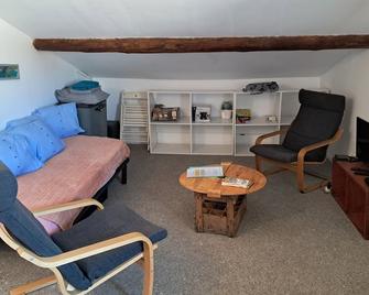 Chez Bichette Saint Maximin la Ste Baume - Comfortable 2-room apartment in the heart of town - Saint-Maximin-la-Sainte-Baume - Wohnzimmer