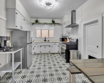 436 Whole Property · Downtown Historic District Estate (Home + Cottage) - St. Petersburg - Kitchen