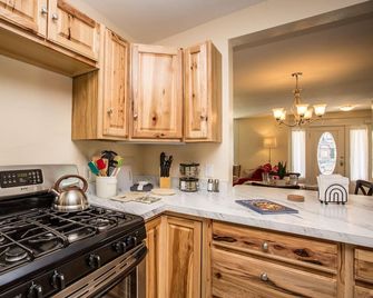 Boho Style, Cozy Home, Big Kitchen, Spacious Near Hot Springs and Winery - Rifle - Kuchyň