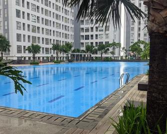 Warm Studio Apartment M-Town Residence - Curug - Alberca
