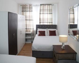 Elegance Suite - Manchester - Bedroom