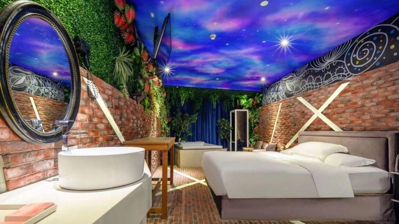 Swan of Love Shenzhen Luohu Hotel