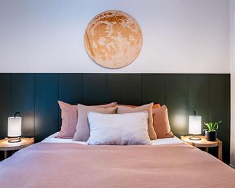 Powder Village Retreat By Revelstoke Vac - Revelstoke - Bedroom