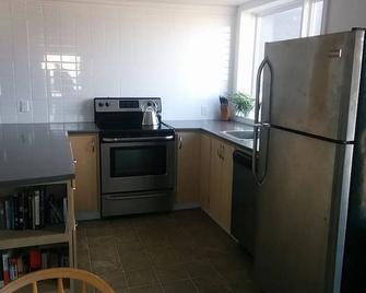 The Upperdeck o the ocean - Cheticamp - Kitchen