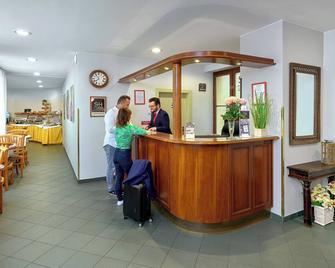 Hotel Melantrich - Prague - Front desk