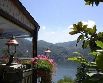 Hotel San Marino - Laglio - Outdoor view