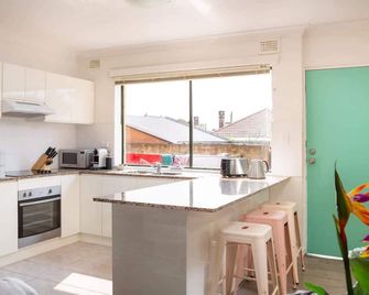 Cosy 2-Bed Apartment in the Heart of Strathfield - Burwood - Cucina