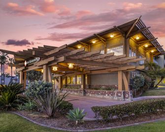 Best Western Plus Beach View Lodge Carlsbad - Carlsbad - Κτίριο