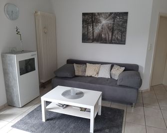 Vacation apartment in Sundern-Stemel, forest location, near Lake Sorpe - Sundern - Wohnzimmer