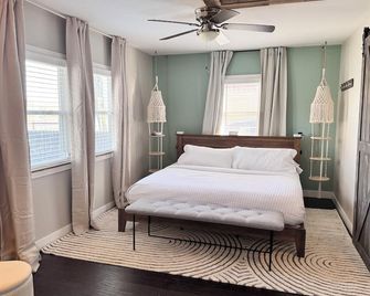 Waterfront Home With Arcade, Massagechai - Rockford - Bedroom