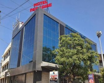 Hotel Paradise Inn - Gāndhīdhām - Building