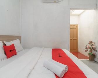 RedDoorz Syariah near Paradiso Beach Sabang - Sabang - Soverom