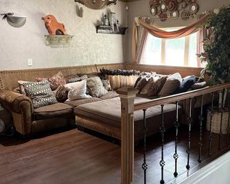 Spacious 4 bedroom house with WiFi, fitness room in brilliant Omaha. - Omaha - Sala de estar