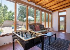 Kiva Cottage, 2 Bedrooms, Upgraded, Wifi, Patio, Fireplace, Sleeps 6 - Santa Fe - Property amenity