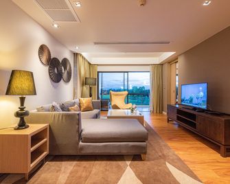 Summit Windmill Golf Suite Hotel at Suvarnabhumi - Bangkok - Living room