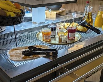 Brit Hotel Argentan - Argentan - Buffet