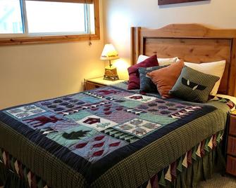 All-Season Vacation Getaway with Stunning Views! - East Glacier Park - Bedroom