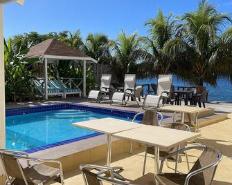 Point Bay Resort - Kingstown - Pool