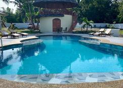 Luxury Beachfront Apartment By Thalatta Resort - Zamboanguita - Pool