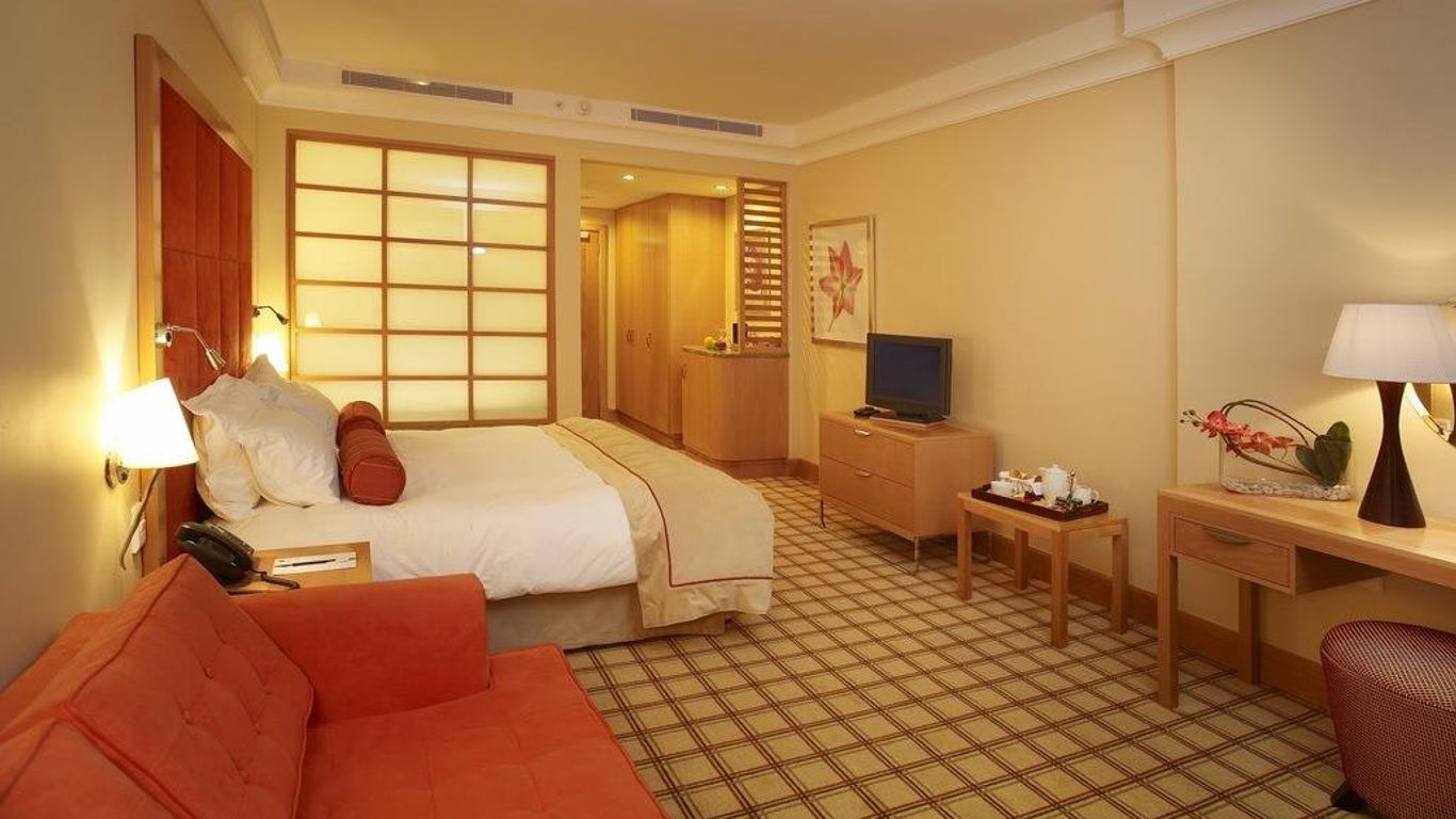 Soho Hotel & Casino at Sun City Resort