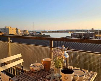 Be Your Home - Guest House Colors - Civitavecchia - Balkon