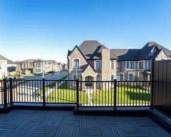 The Grand 5 Bedroom Oakville Escape - Oakville - Balcony