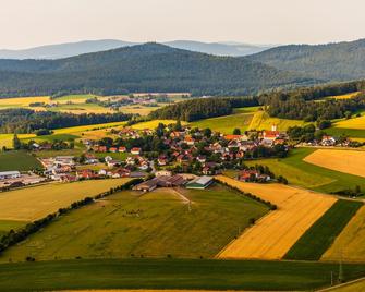 Pension & Reitschule Fuchsenhof - Neunburg vorm Wald - Edificio