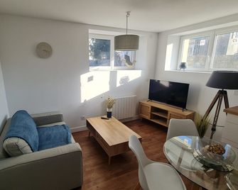 Le Jaures 2 - T2 - Rdc - Hennebont - Salon