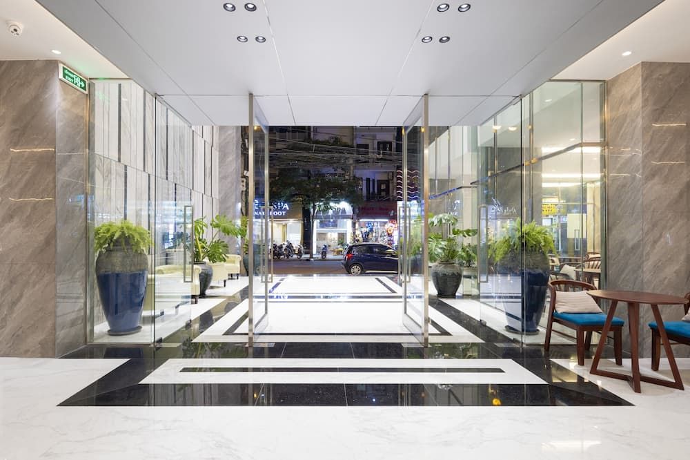 The Summer Hotel - נה טראנג - לובי