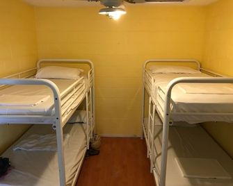 Cali Backpackers - Caloundra - Bedroom