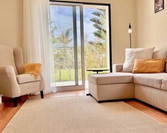 Welcomebuddy - Casa Dos Netos - Garden & Lake III - Ponta Delgada - Living room