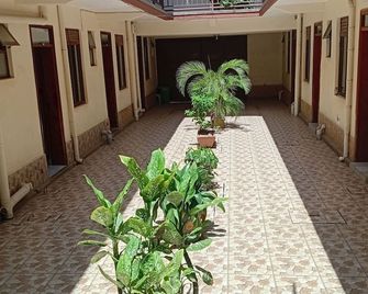 Uhuru 50 Hotel - Kasese - Pasillo